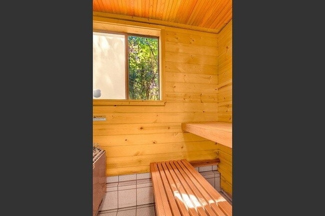 Building Photo - Beautiful split level home in Newport Hills!