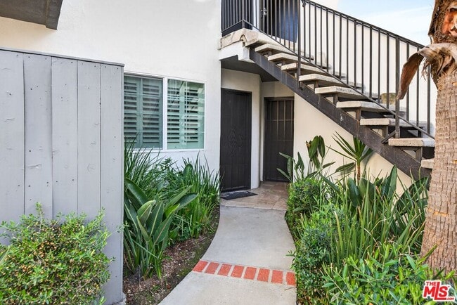 Building Photo - 630 Orlando Ave