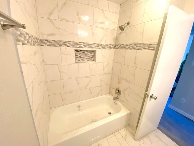 Building Photo - 6620 Westwick Dr