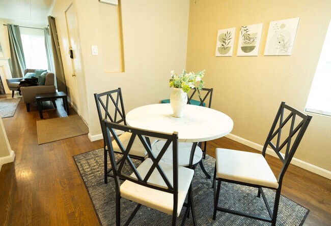 Building Photo - 240 E Hedding St