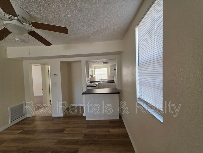 Building Photo - 2337 15th Ave S