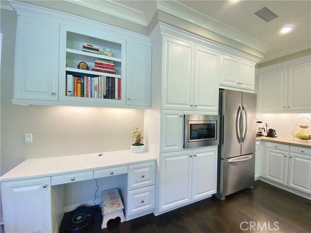 Building Photo - 103 Bianco