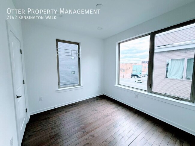 Building Photo - 2142 Kensington Walk