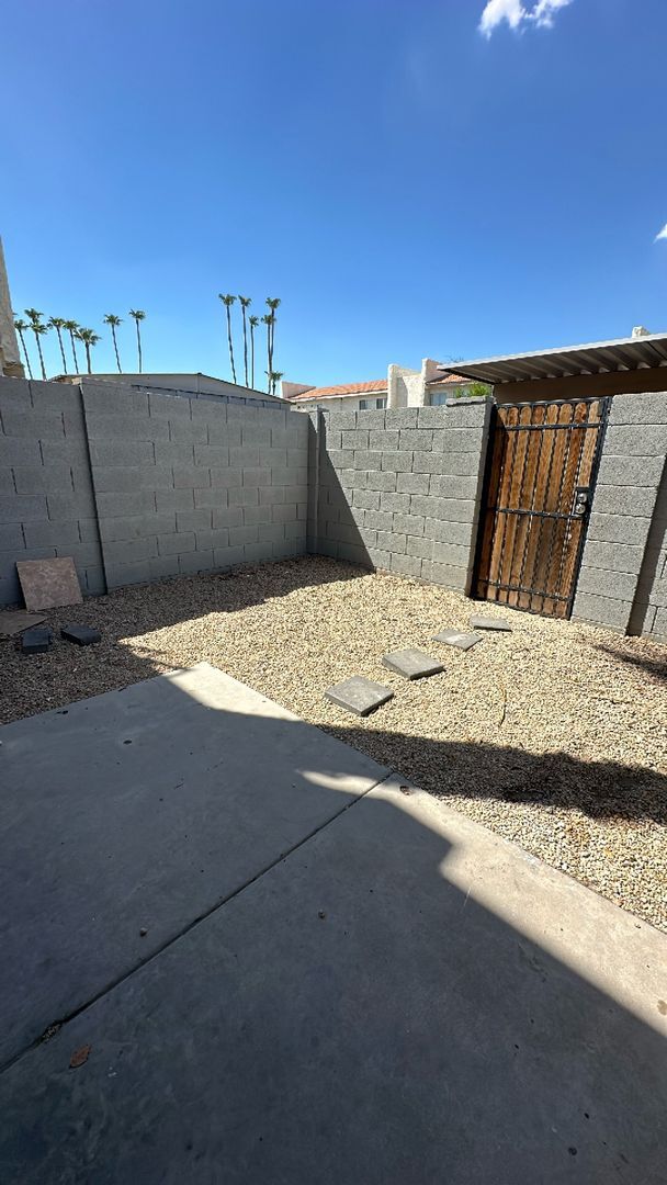 Building Photo - Updated 2 Bed/1 Bath Condo at 43rd Ave & I...