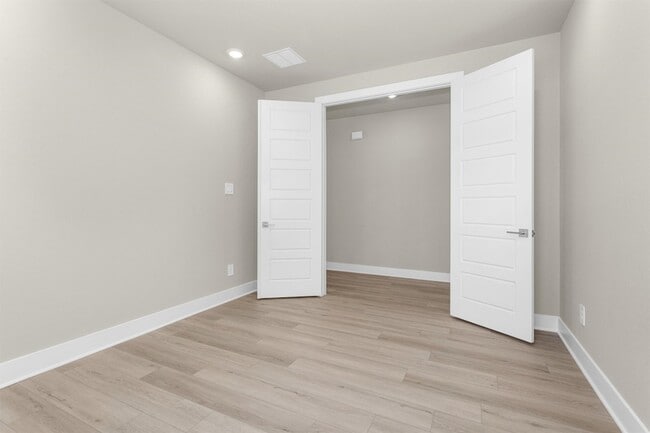 Building Photo - 2002 Bluff Oak Ct