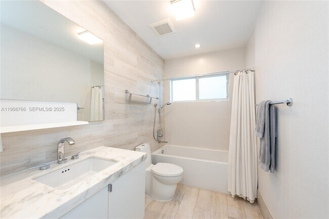 Building Photo - 829 Malaga Ave