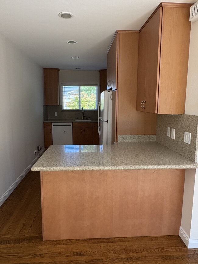 Building Photo - Coming Oct. 1, 2026 - Charming 3 bed, 2 bath with office on San Carlos Border