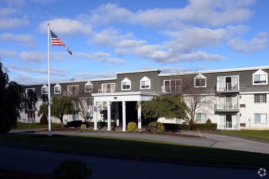 Douglas ApartmentsAn Active Adult Community 1650 Douglas Ave North