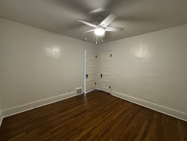 Building Photo - 1117 W 31st St