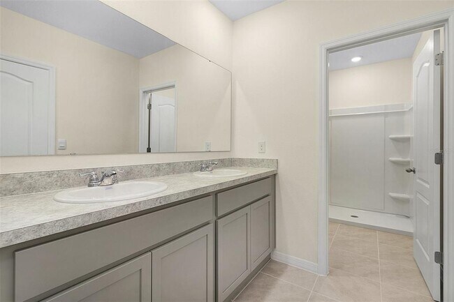 Building Photo - 2206 Tay Wes Dr