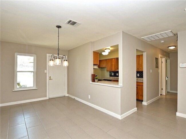 Building Photo - 1406 Green Forest Dr