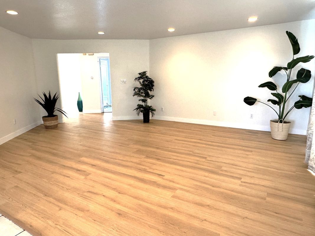 Building Photo - 728 5th Ave