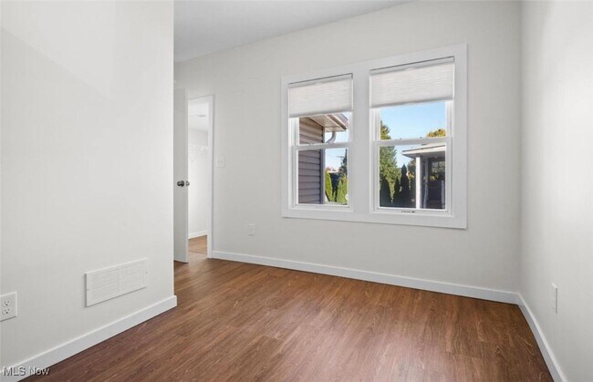 Building Photo - 1277 W 67th St