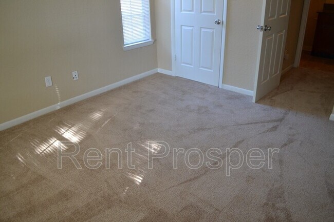 Building Photo - 4401 Thornbriar Ln