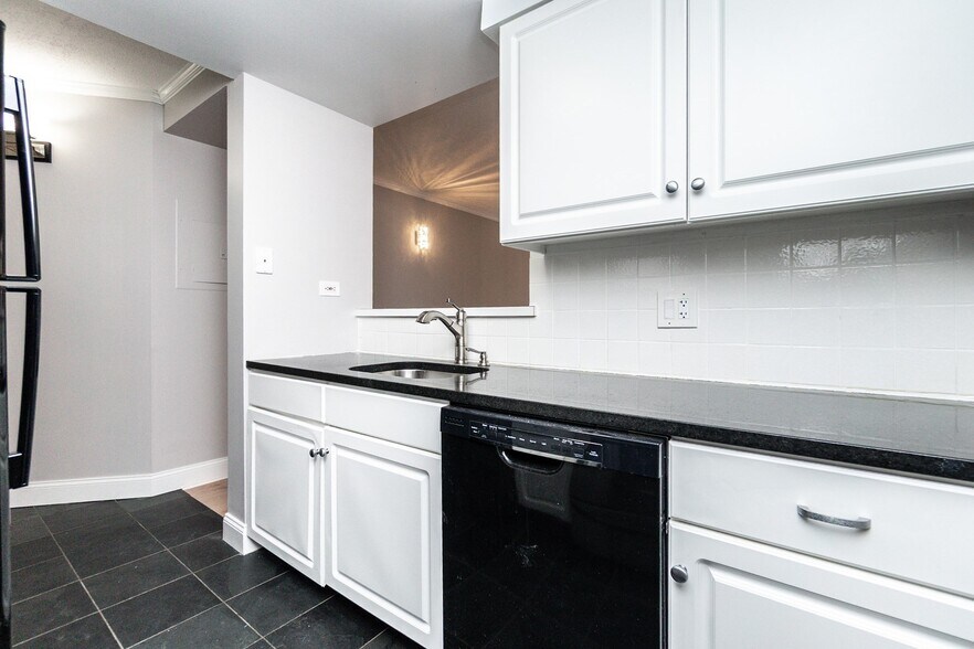 Building Photo - 1933 Commonwealth Ave