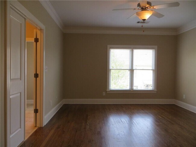 Building Photo - 131 W Ridge Way