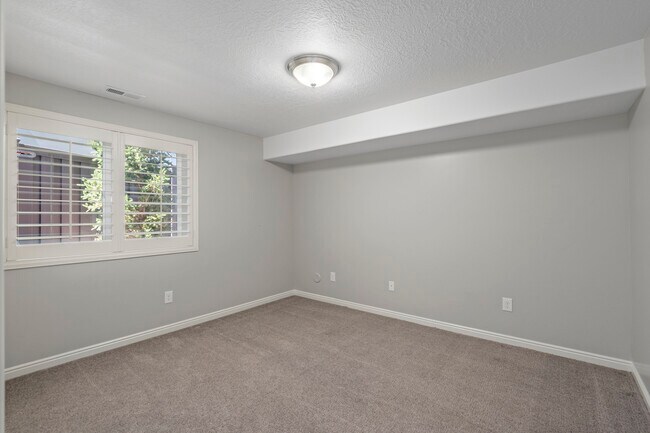 Building Photo - 456 W 2600 N