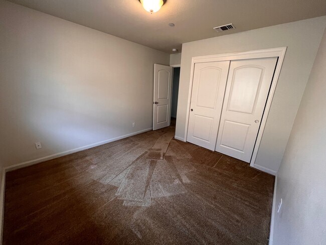 Building Photo - 415 Hetherington Cir