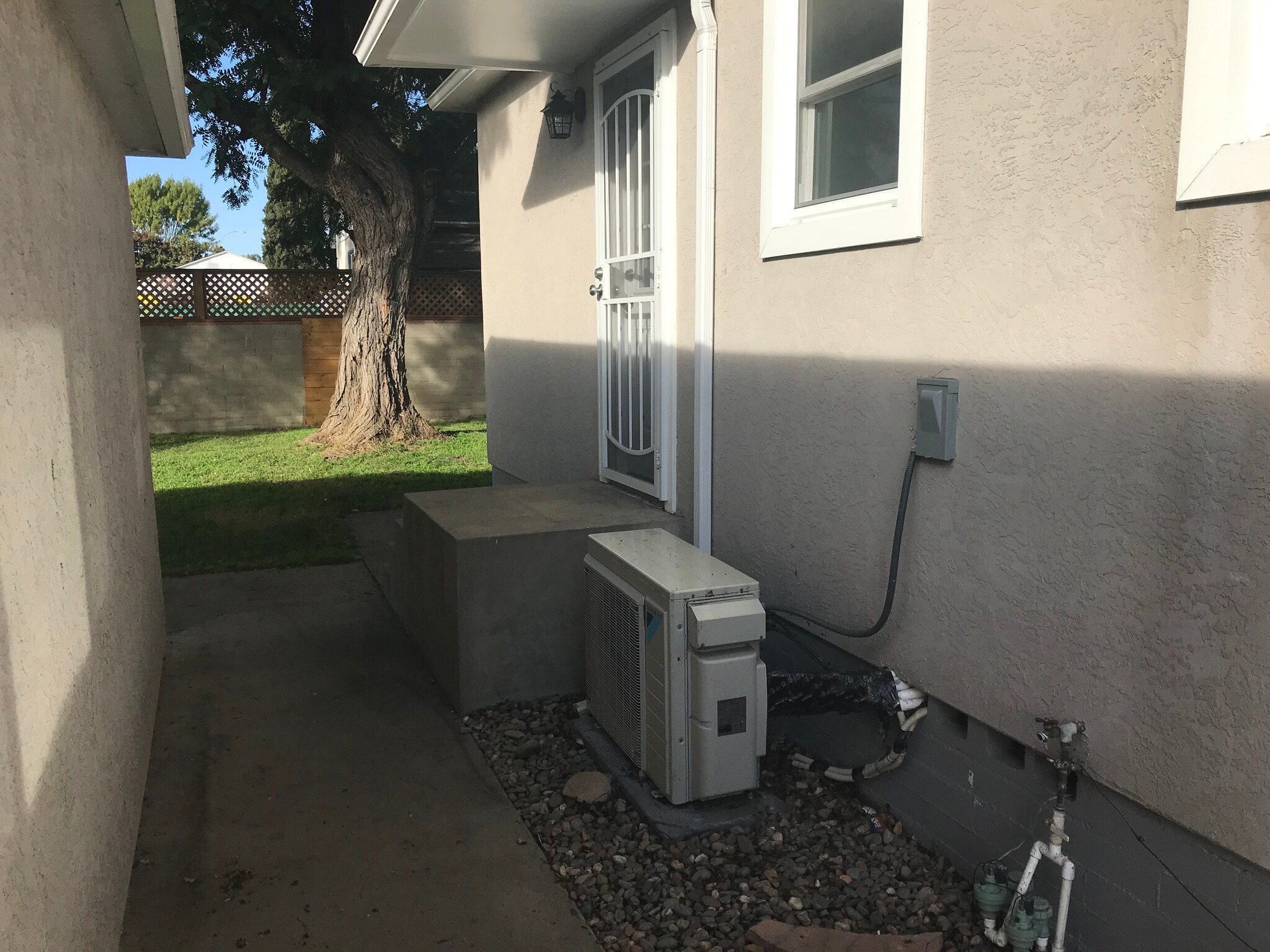 Side yard - 6980 Adams Ave