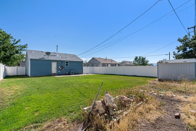 Building Photo - 80 W 750 N