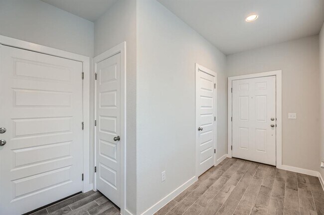 Building Photo - 105 Appleberry Ln