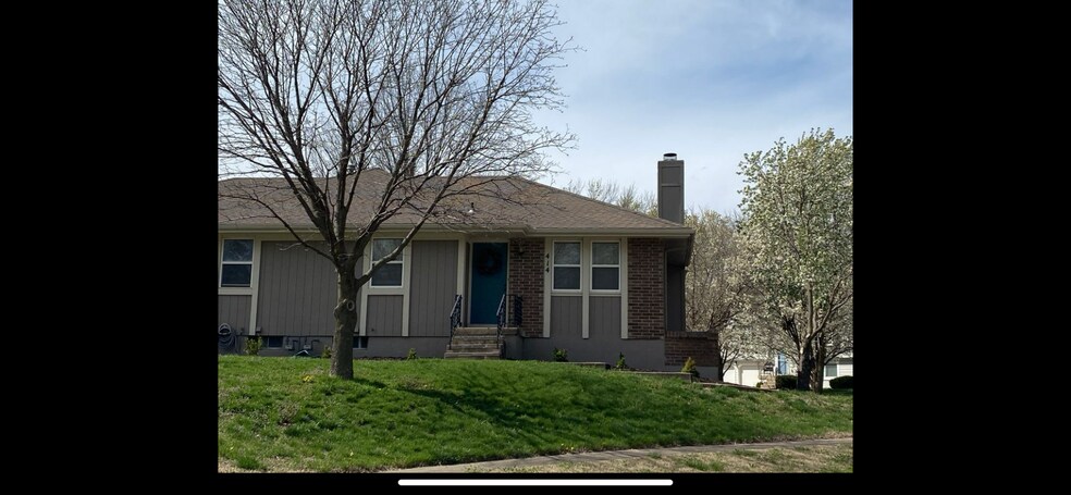 Primary Photo - 414 NE Ash Ct