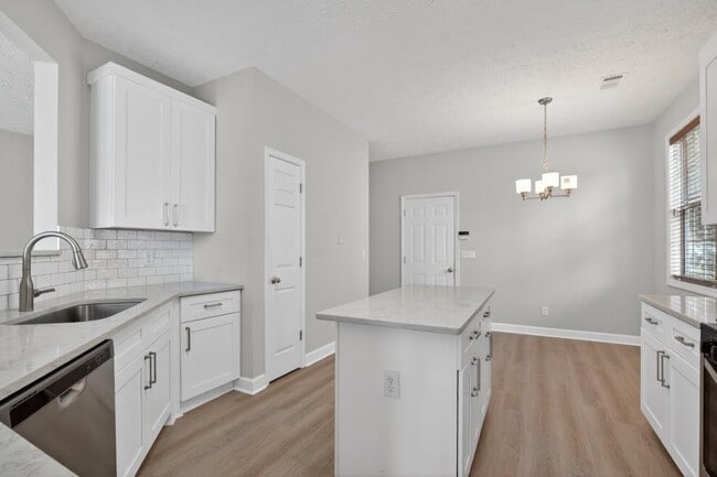 Building Photo - 13375 Avensong Crossing