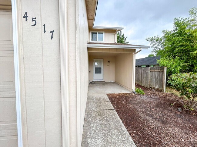 Building Photo - 4507-4517-4517 Boulder Dr SE