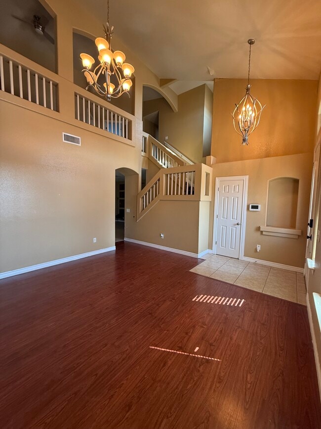 Building Photo - 425 Emerald Shore Ln