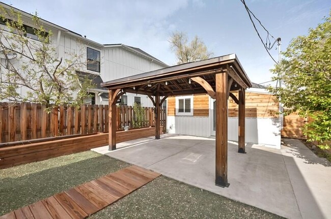 Building Photo - 2461 Depew St