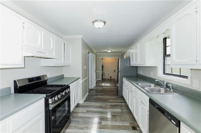 Building Photo - 2929 Pine Grove Dr