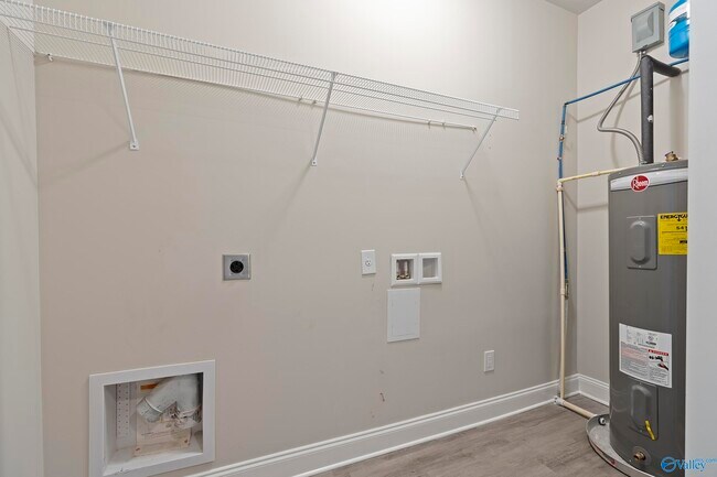 Building Photo - 1032 Cresent Falls