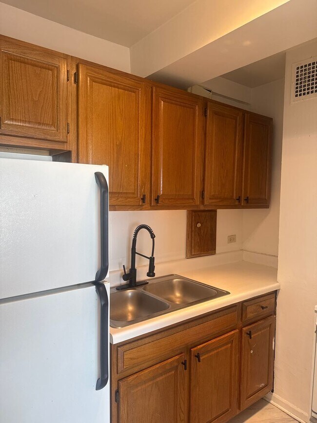 Building Photo - 4180 N Marine Dr