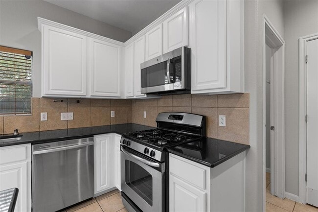 Building Photo - 2240 Independence Dr