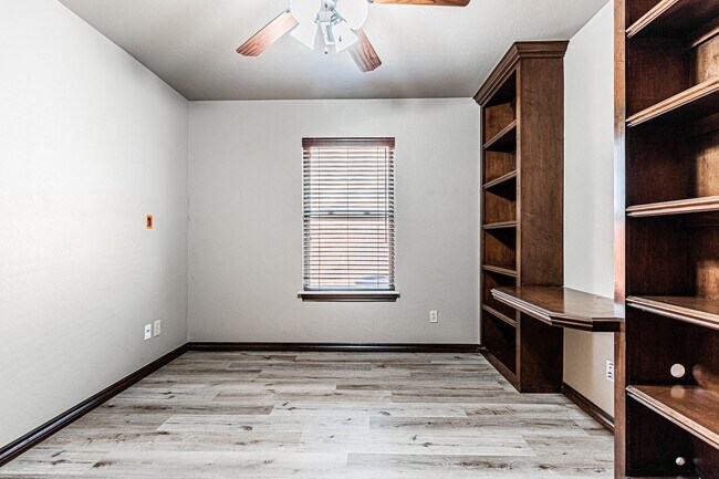 Building Photo - 4 Bed 3 Bath in Edmond!