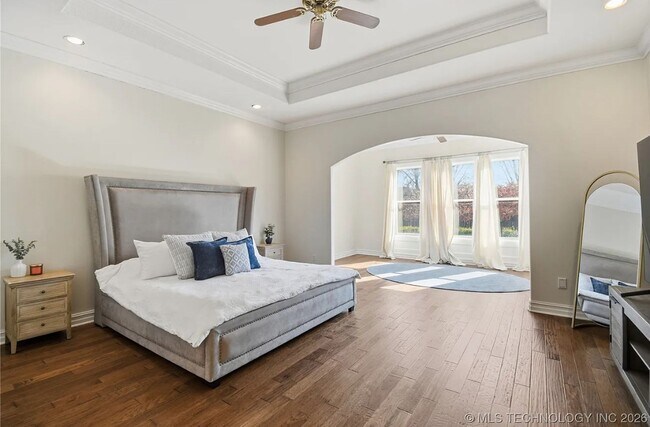 Building Photo - Exquisite custom home with high end finishes located in the gated community of Maple Ridge Village