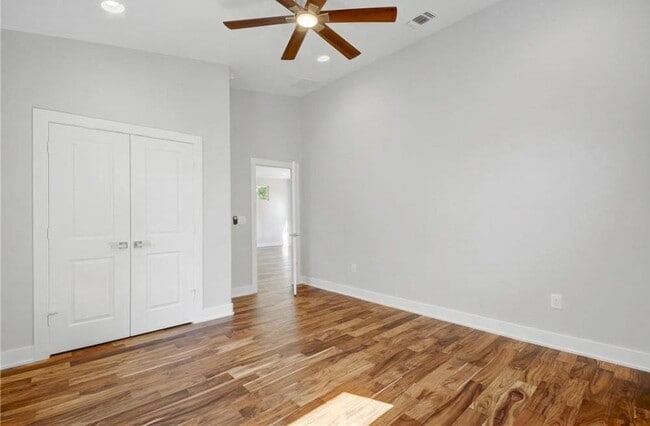 Building Photo - 1208 Kinney Ave