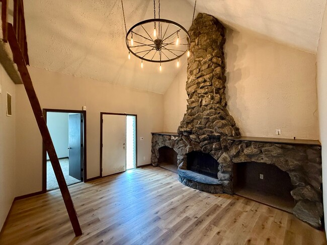 Primary Photo - 2 Bed 1 Bath with a 2 Room Loft - Section ...