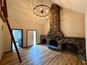 Building Photo - 2 Bed 1 Bath with a 2 Room Loft - Voucher ...