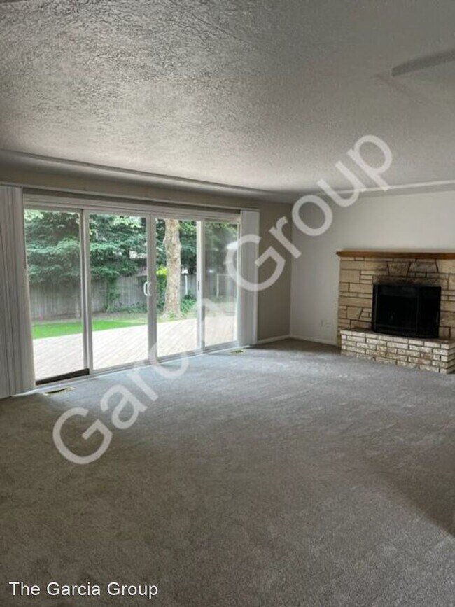 Building Photo - 3 br, 1.5 bath House - 18500 SE Addie St