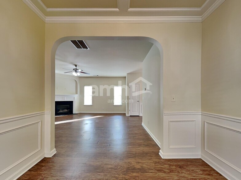 Building Photo - 1470 Rose Terrace Cir