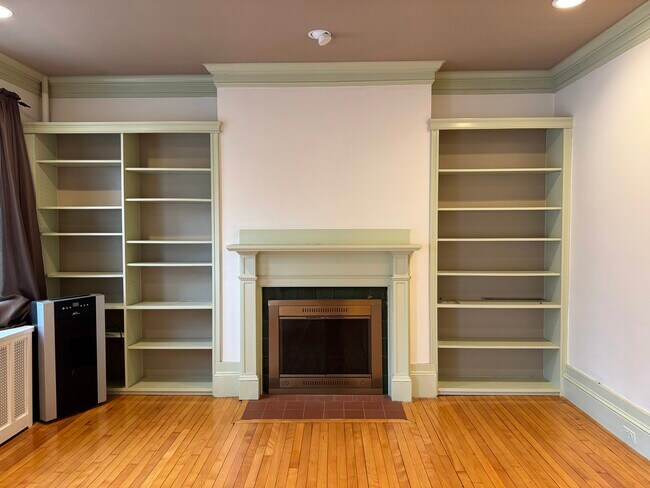 Building Photo - 208 Fuller St