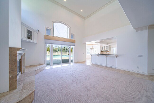 Building Photo - 1160 N Easley Canyon Rd