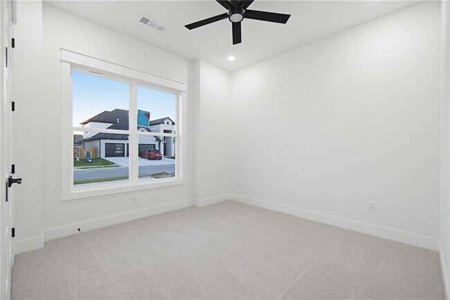 Building Photo - 431 Hedge Dr