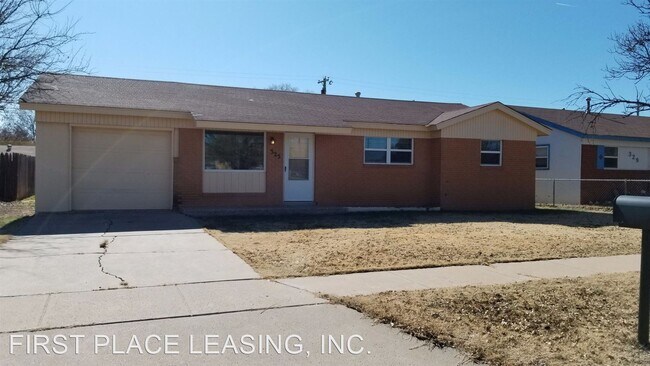Building Photo - 3 br, 2 bath House - 325 Circle Dr.