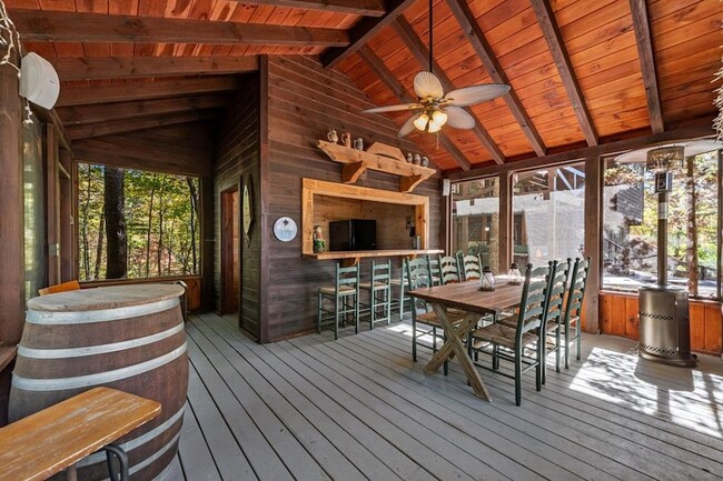 Building Photo - 212 Dogpatch Ln