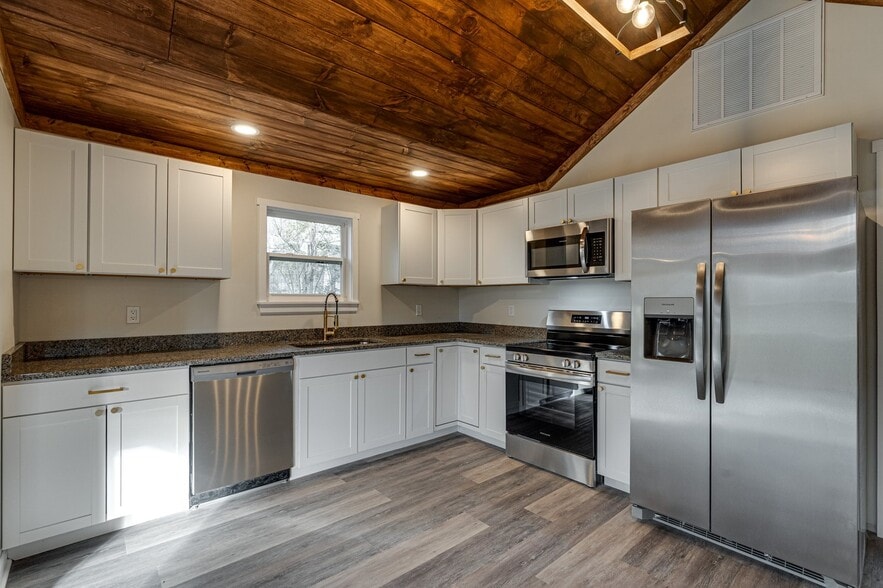 Building Photo - 934 Hulana St