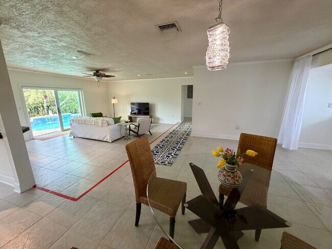 Building Photo - Gorgeous Pool Home in Satellite Beach!!