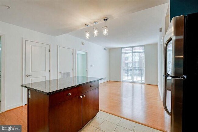 Building Photo - 155 Potomac Passage