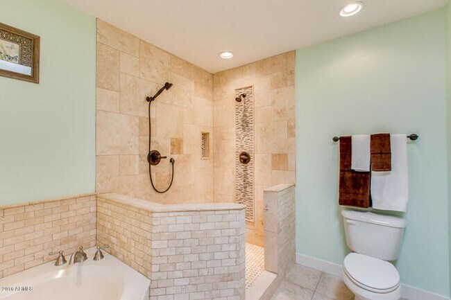 Building Photo - SFH 4-2